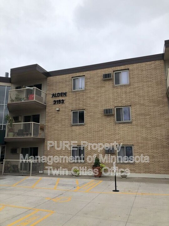 3153 Old Hwy 8 in Minneapolis, MN - Building Photo