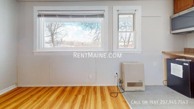 18 Main Rd, Unit 16 in Holden, ME - Foto de edificio - Building Photo