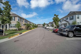1652 Halesworth Ln in Virginia Beach, VA - Building Photo - Building Photo