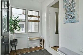 38 Bergey St in Cambridge, ON - Building Photo - Building Photo