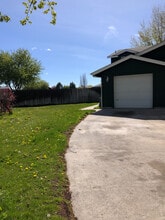 550 NE Negus Loop in Redmond, OR - Building Photo - Building Photo