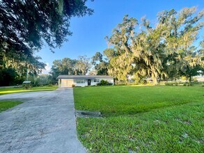 18835 Dorman Rd in Lithia, FL - Building Photo - Building Photo