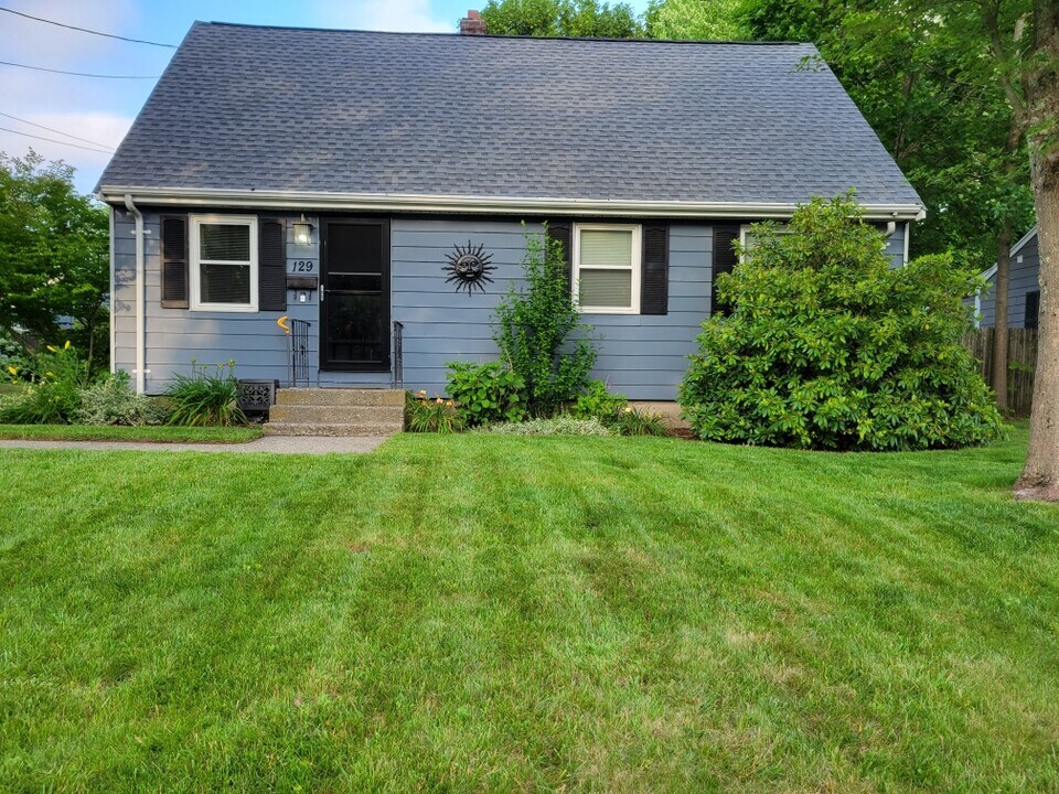 129 Bradley Ave in Brockton, MA - Building Photo