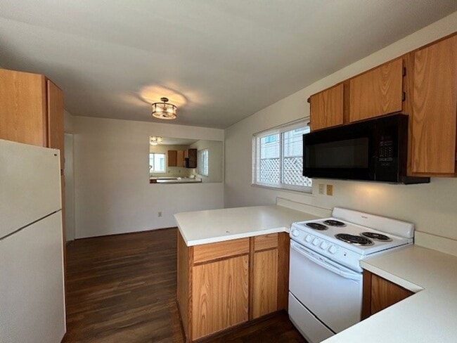 550 David Ave in Monterey, CA - Building Photo - Building Photo