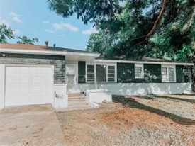 422 S 4th St in Mcloud, OK - Building Photo