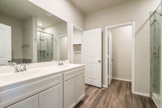 16856 Pink Wintergreen Dr in Conroe, TX - Foto de edificio - Building Photo