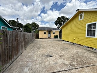 310 W Houston Ave in Pasadena, TX - Building Photo - Building Photo