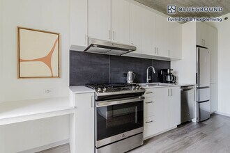 343 W Schiller St in Chicago, IL - Building Photo - Building Photo