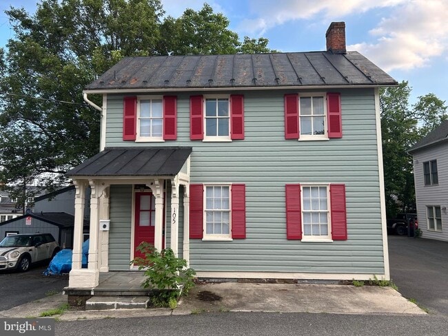 property at 105 Royal St SW