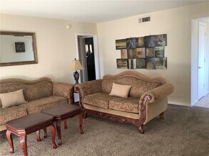 682 Oakmont Ave in Las Vegas, NV - Building Photo - Building Photo