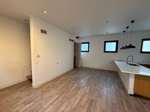 1034 W 20th Pl, Unit 3 in Chicago, IL - Foto de edificio - Building Photo