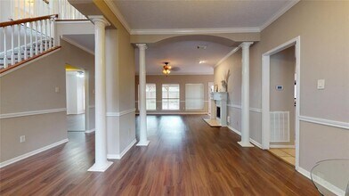 14919 Forest Trails Dr in Houston, TX - Building Photo - Building Photo