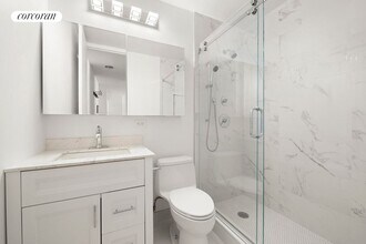 101 E 15th St in New York, NY - Building Photo - Building Photo