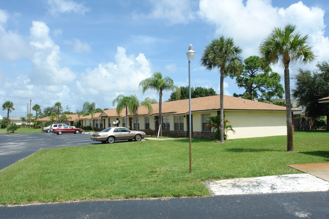 Stephenson Manor in Jupiter, FL - Building Photo