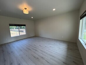 5203-5205 208th St E in Spanaway, WA - Building Photo - Building Photo