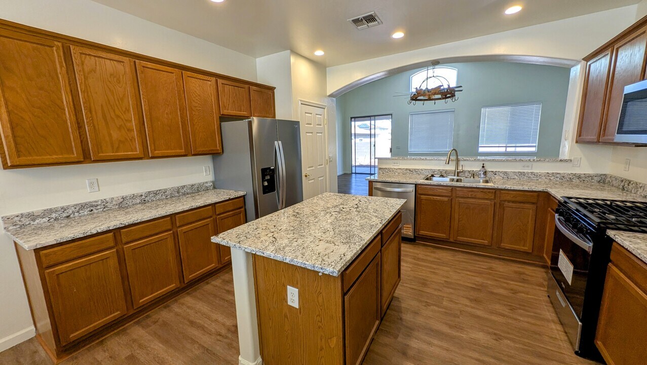 13751 E Vía Valle De Lobo in Vail, AZ - Building Photo