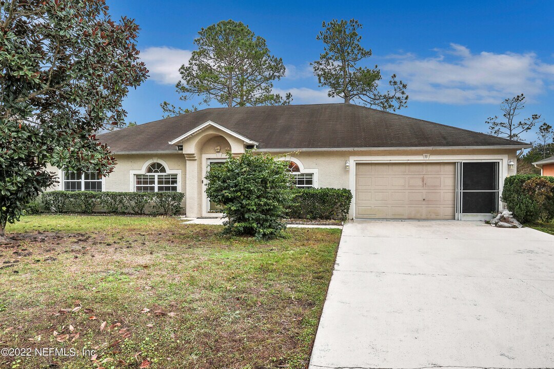 11 Wheatfield Dr in Palm Coast, FL - Building Photo