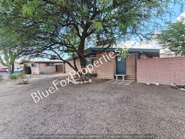 property at 1905 E Lind Rd