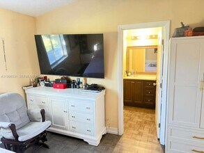 7955 SW 104th St in Miami, FL - Building Photo - Building Photo