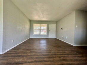 2612 E Auburn St in Lubbock, TX - Building Photo - Building Photo