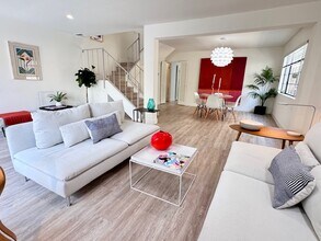 4459 Ventura Canyon Ave in Sherman Oaks, CA - Building Photo - Building Photo