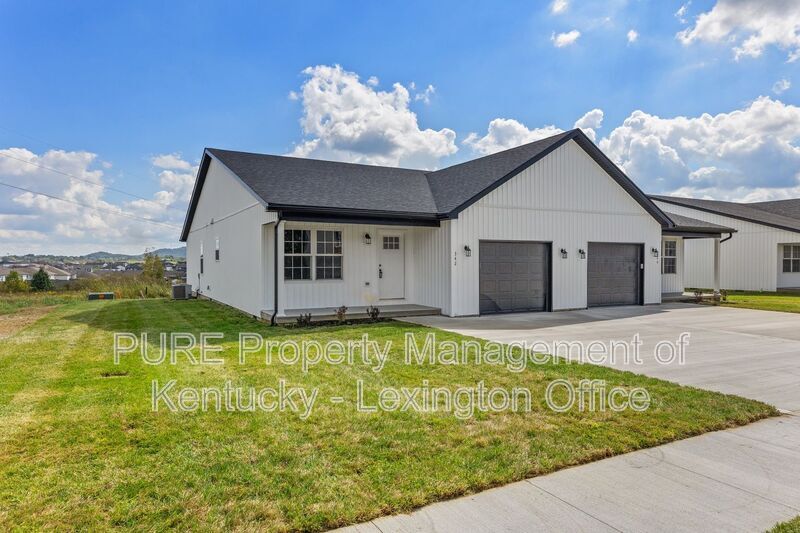 340 Winding Branch Dr in Berea, KY - Building Photo