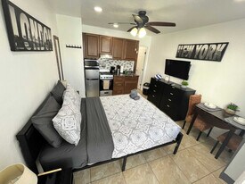 338 Van Buren St, Unit SI FL1-ID1520226P in Hollywood, FL - Building Photo