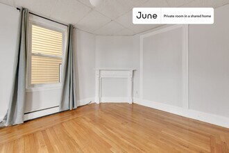 Private bedroom in 3 bed/1 bath Home in Boston, MA - Building Photo - Building Photo