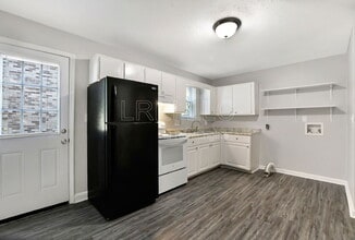 3422 Clingstone Way in Louisville, KY - Building Photo - Building Photo