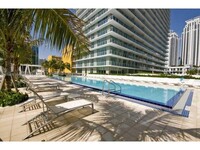 79 SW 12th St, Unit 1810 in Miami, FL - Foto de edificio - Building Photo