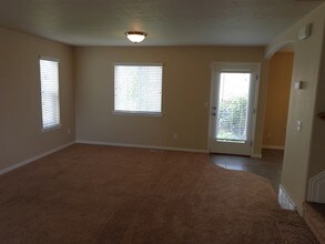 10398 N Bayhill Dr in Cedar Hills, UT - Building Photo - Building Photo
