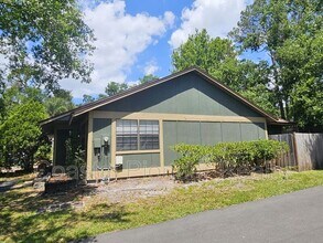1003 Willow Pond Dr in Safety Harbor, FL - Building Photo - Building Photo