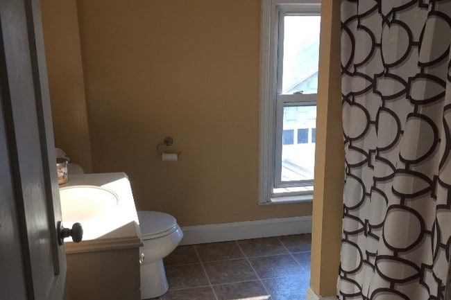 623 Coffeen St, Unit B in Watertown, NY - Building Photo - Building Photo