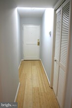 1423 N Nash St-Unit -N-108 (UNIT #5) in Arlington, VA - Foto de edificio - Building Photo