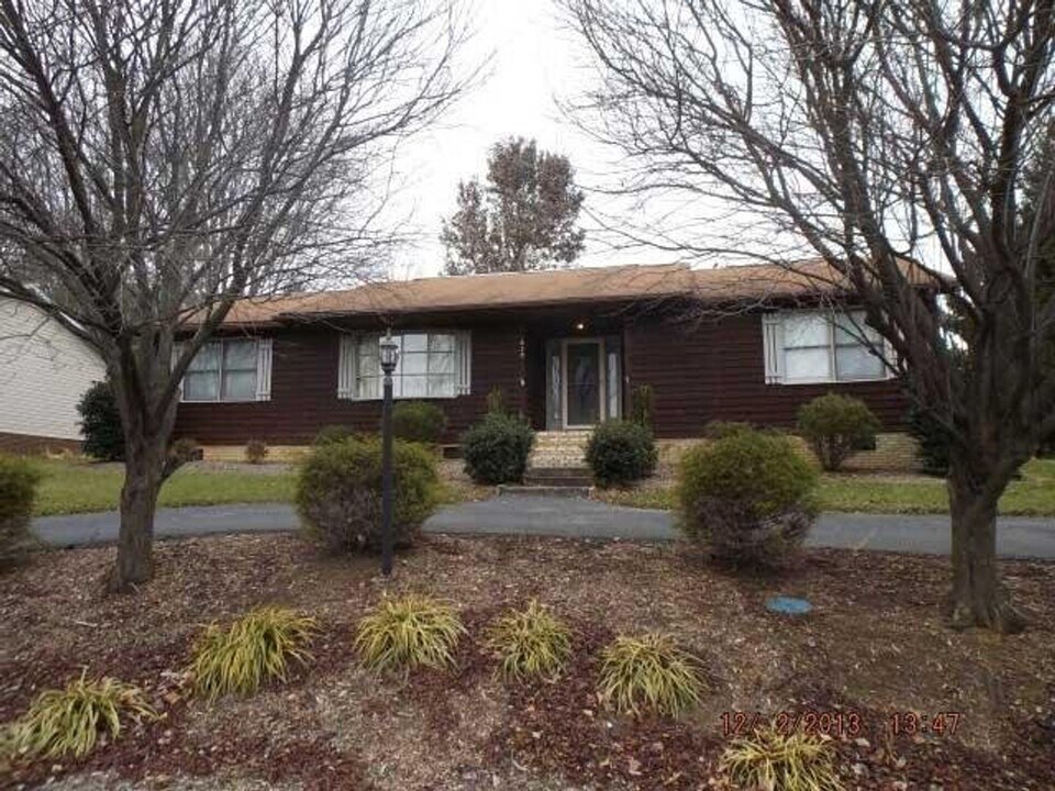 620 Liberty Via NW in Christiansburg, VA - Building Photo