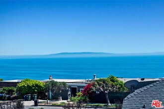 18133 Wakecrest Dr in Malibu, CA - Building Photo - Building Photo