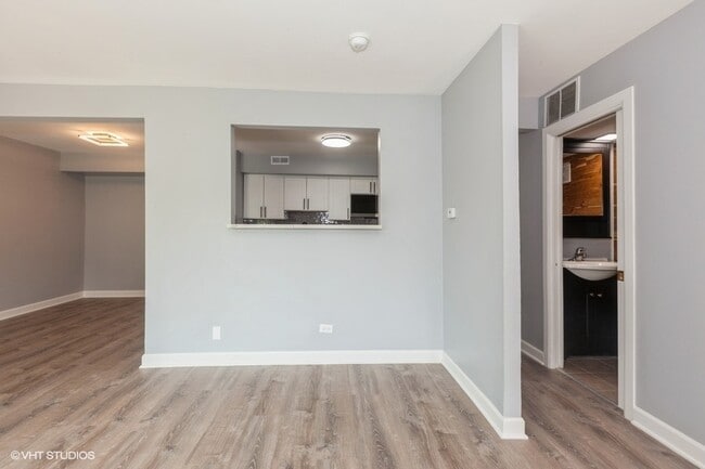 2242 Country Club Dr in Woodridge, IL - Building Photo - Building Photo