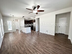818 Rose St, Unit A in Denton, TX - Building Photo - Building Photo