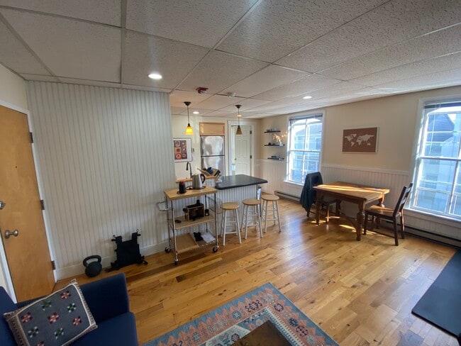 38 W Main St, Unit 3 in Mystic, CT - Building Photo - Building Photo