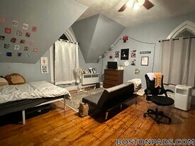 139 Hillside St in Boston, MA - Building Photo