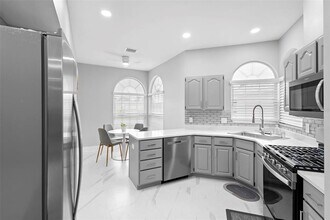 5730 Parkview Lake Dr in Orlando, FL - Building Photo - Building Photo