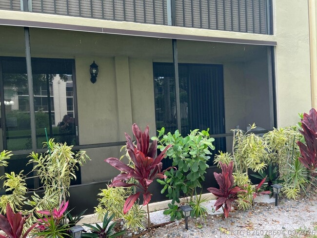 property at 5220 Las Verdes Cir