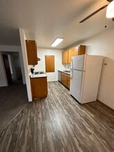 396 NE Miguel Ave in Roseburg, OR - Building Photo - Building Photo