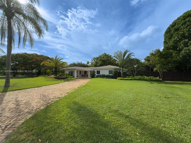 7895 SW 76th Terrace in Miami, FL - Building Photo - Building Photo