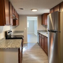 332 N Cedar Ave in Independence, MO - Building Photo - Building Photo