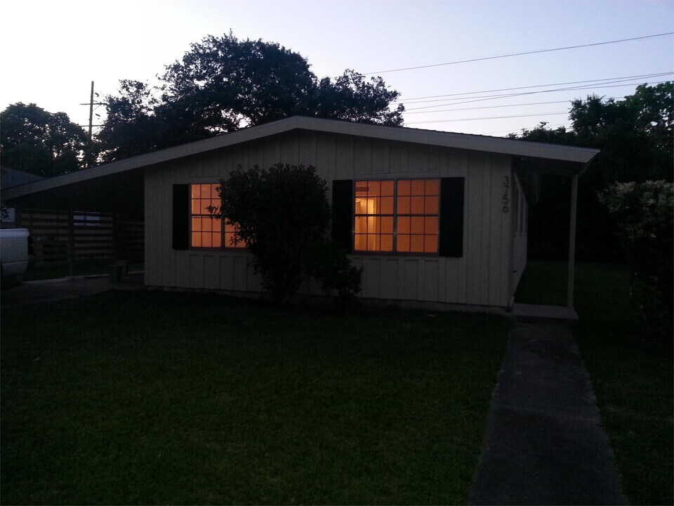 3756 Ridgemont Dr in Orange, TX - Building Photo