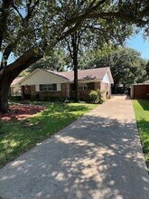 408 Carnation Ln in Hurst, TX - Foto de edificio - Building Photo