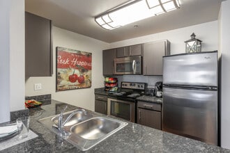 The Landings at Chandler Crossings in East Lansing, MI - Building Photo - Interior Photo