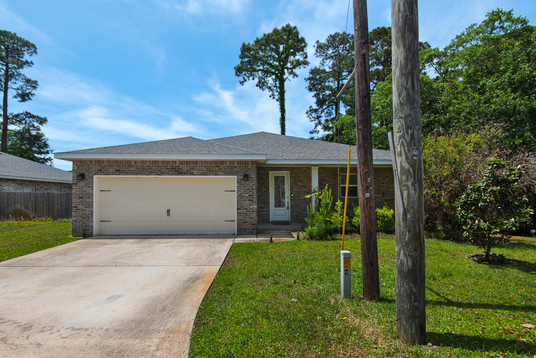 66 Brenda Ln in Mary Esther, FL - Building Photo
