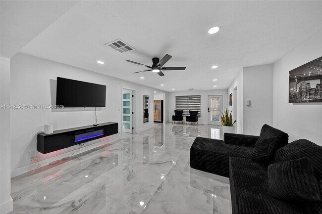 3130 SW 16th St in Fort Lauderdale, FL - Building Photo - Building Photo